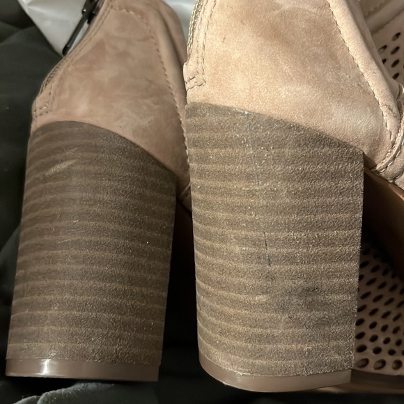 Vince Camuto Katnina Beige Leather Laser Cut Ankle Booties Size 4 - Picture 6 of 6